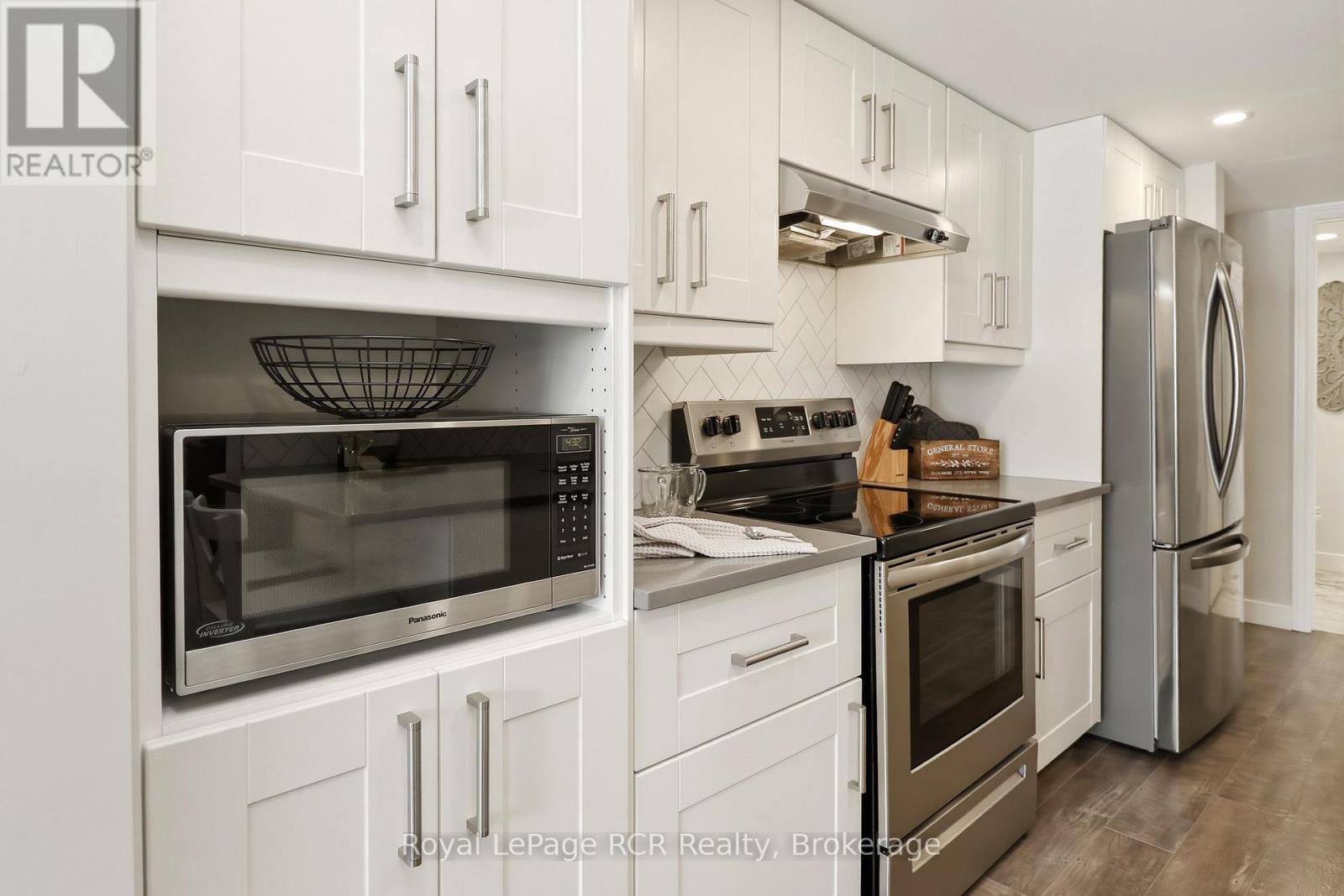 












113 - 110 FAIRWAY COURT

,
Blue Mountains,




Ontario
L9Y0P8

