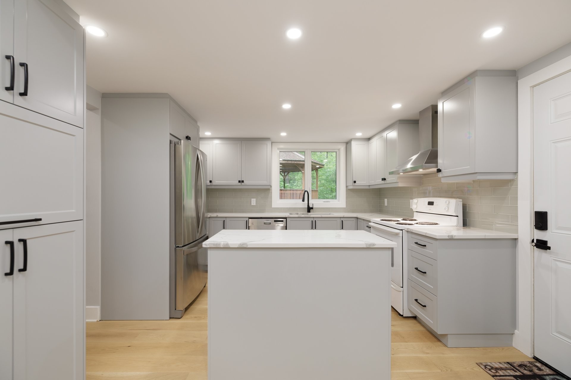 









2404


Place Jubilee

,
Saint-Lazare,




QC
J7T2B1

