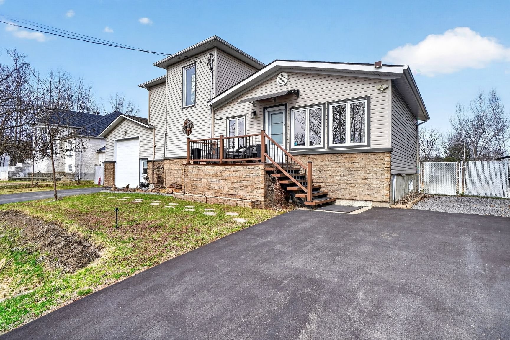 









116


Rue Béram

,
L'Épiphanie,




QC
J5X3J5

