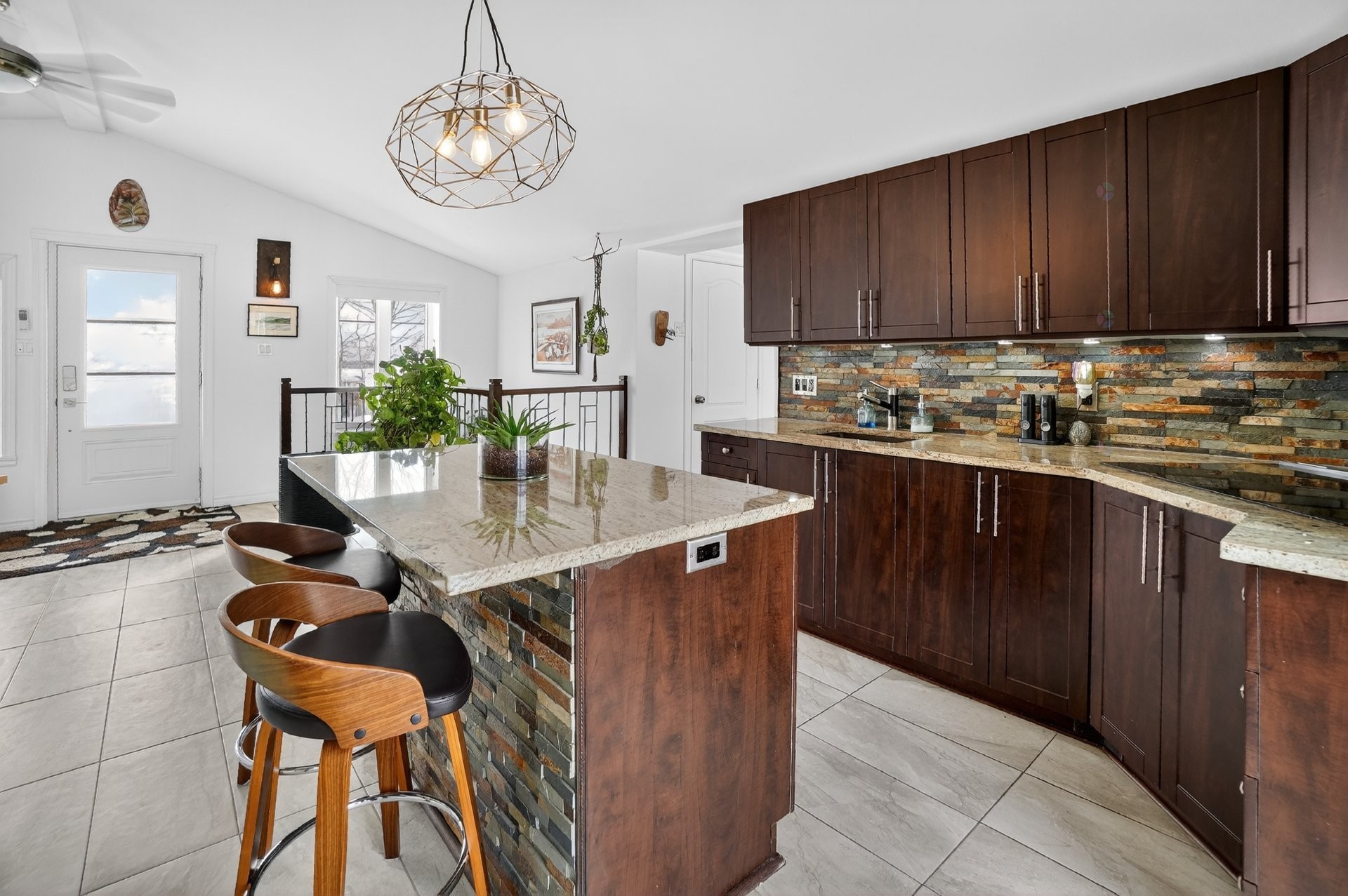 









116


Rue Béram

,
L'Épiphanie,




QC
J5X3J5

