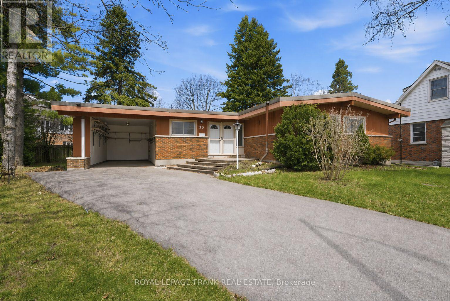 












30 MAPLE CRESCENT

,
Kawartha Lakes (Lindsay),




Ontario
K9V2R7

