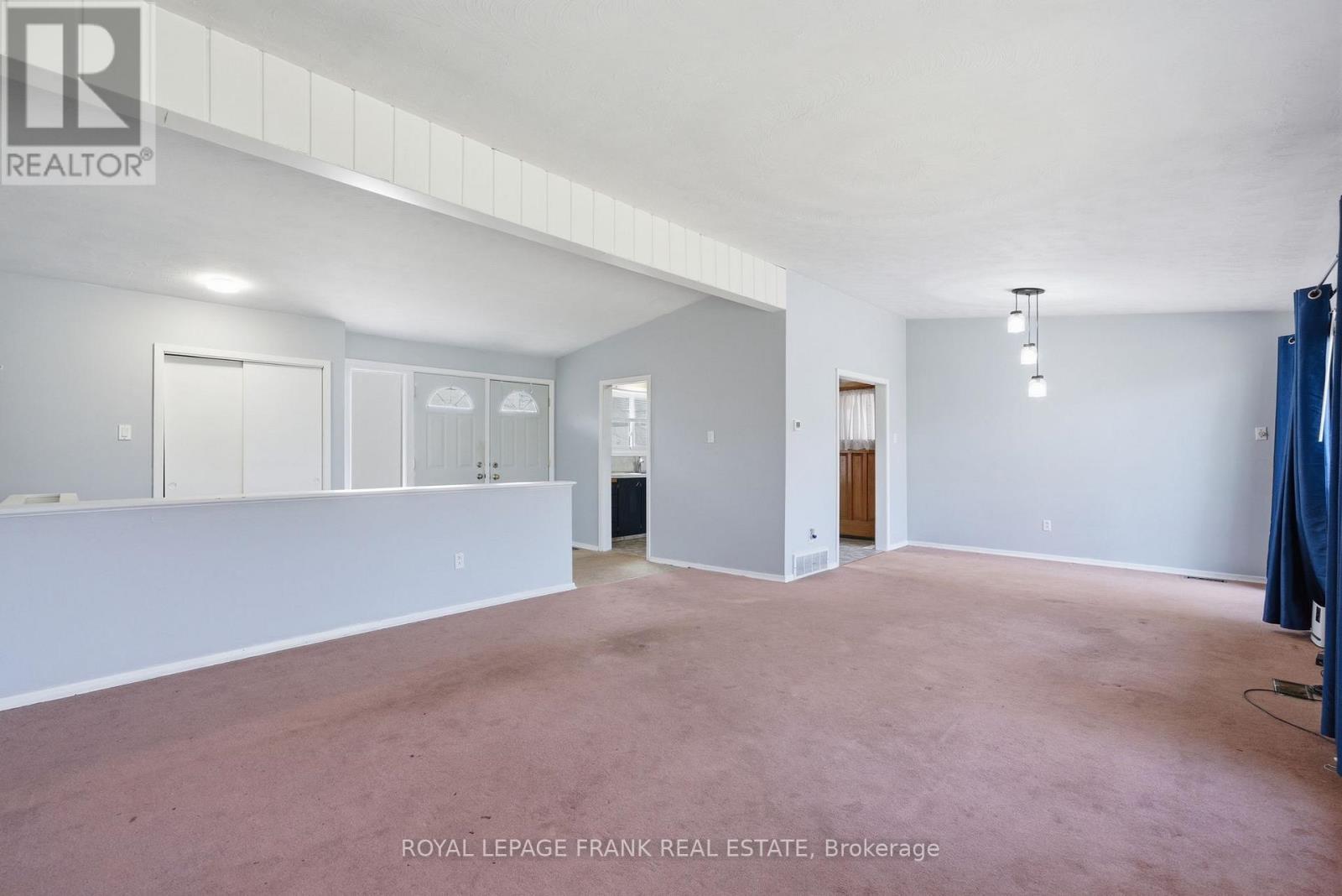 












30 MAPLE CRESCENT

,
Kawartha Lakes (Lindsay),




Ontario
K9V2R7

