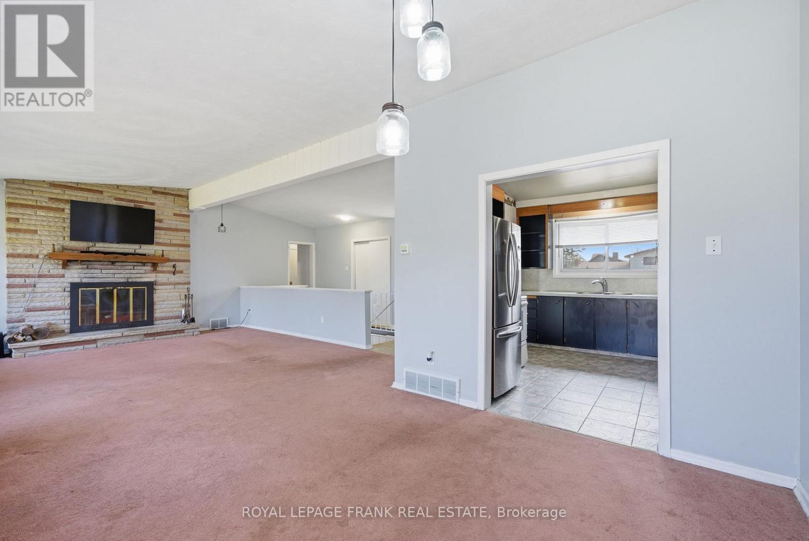 












30 MAPLE CRESCENT

,
Kawartha Lakes (Lindsay),




Ontario
K9V2R7

