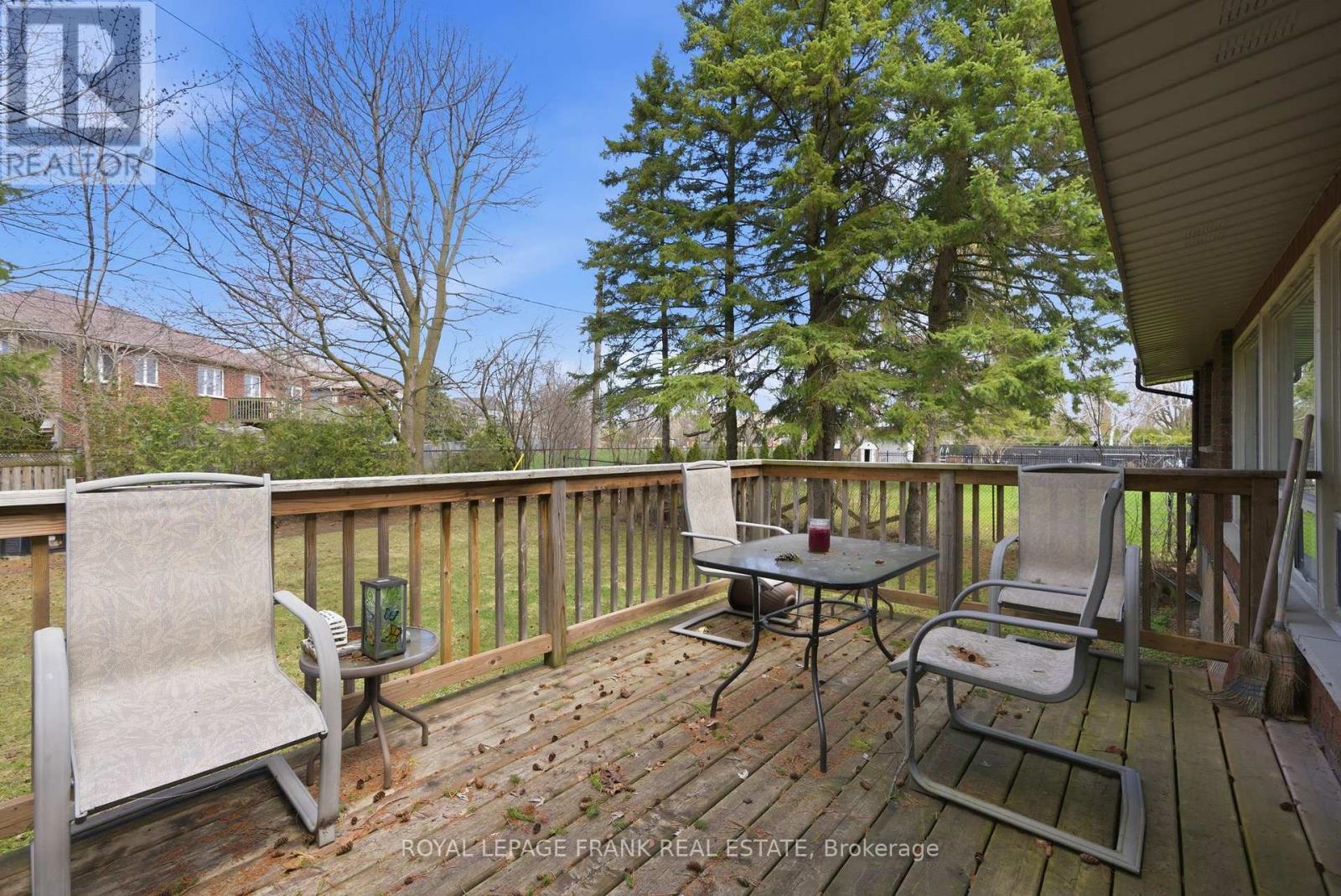 












30 MAPLE CRESCENT

,
Kawartha Lakes (Lindsay),




Ontario
K9V2R7

