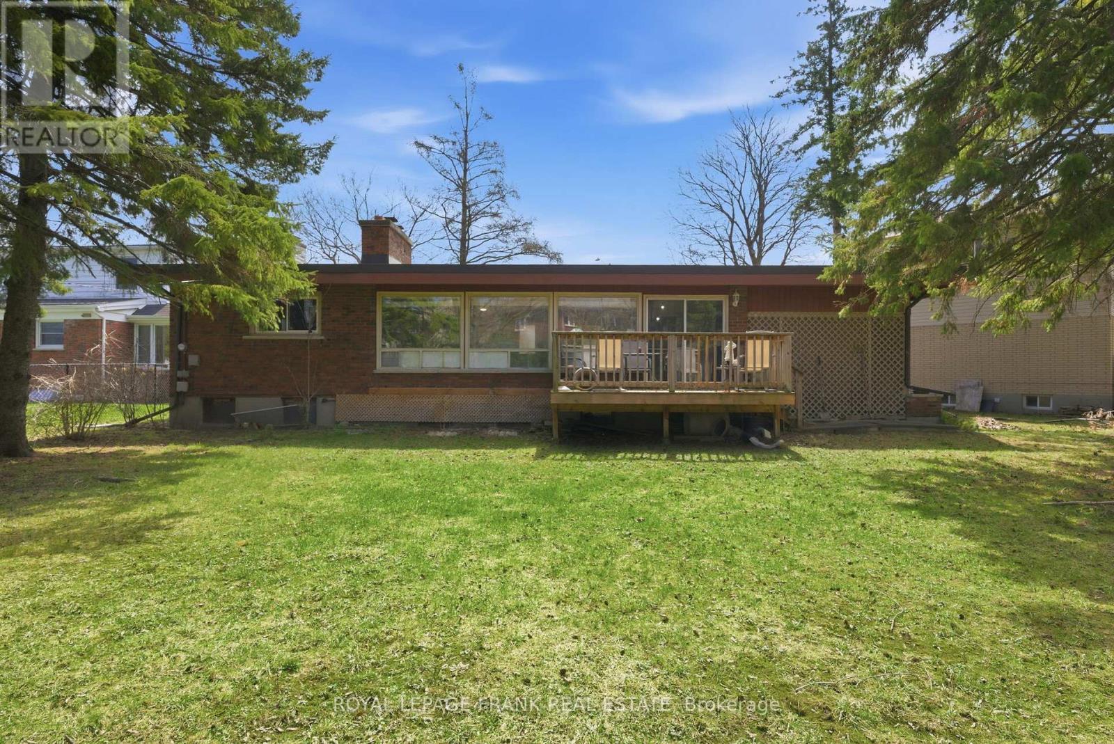 












30 MAPLE CRESCENT

,
Kawartha Lakes (Lindsay),




Ontario
K9V2R7

