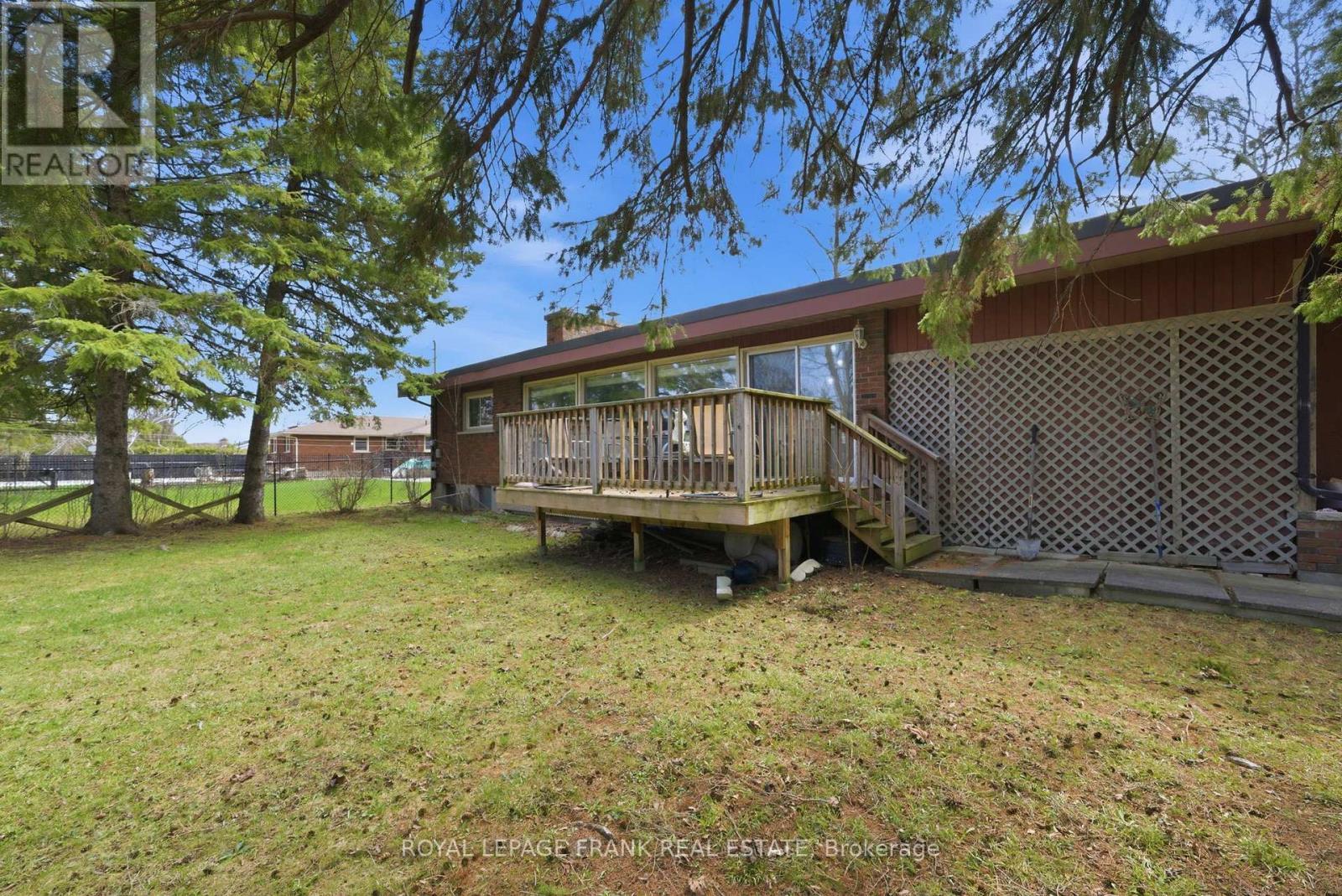 












30 MAPLE CRESCENT

,
Kawartha Lakes (Lindsay),




Ontario
K9V2R7

