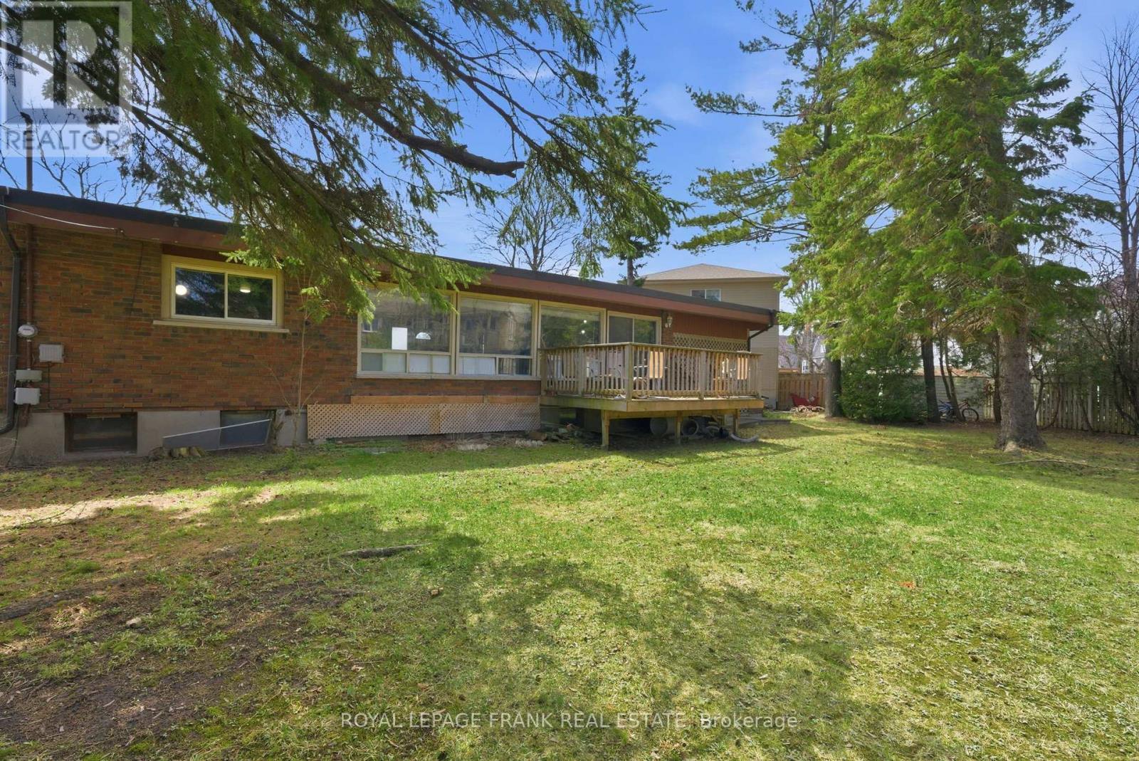 












30 MAPLE CRESCENT

,
Kawartha Lakes (Lindsay),




Ontario
K9V2R7

