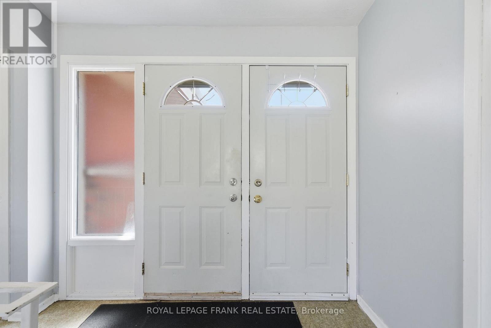 












30 MAPLE CRESCENT

,
Kawartha Lakes (Lindsay),




Ontario
K9V2R7


