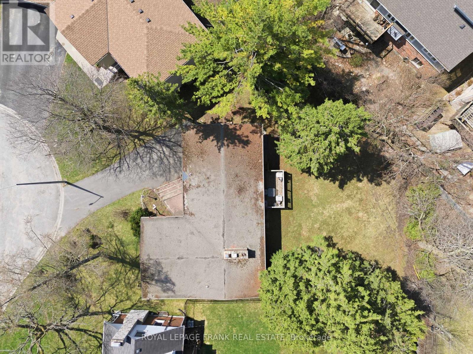 












30 MAPLE CRESCENT

,
Kawartha Lakes (Lindsay),




Ontario
K9V2R7

