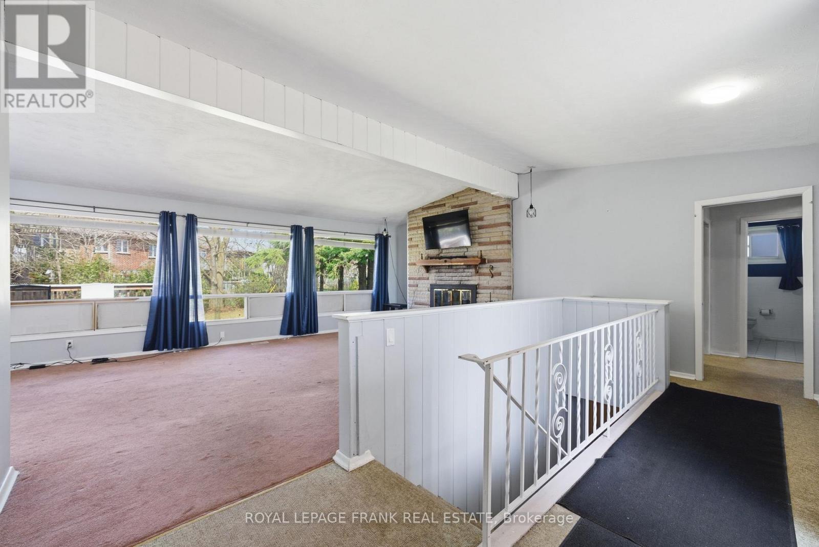 












30 MAPLE CRESCENT

,
Kawartha Lakes (Lindsay),




Ontario
K9V2R7

