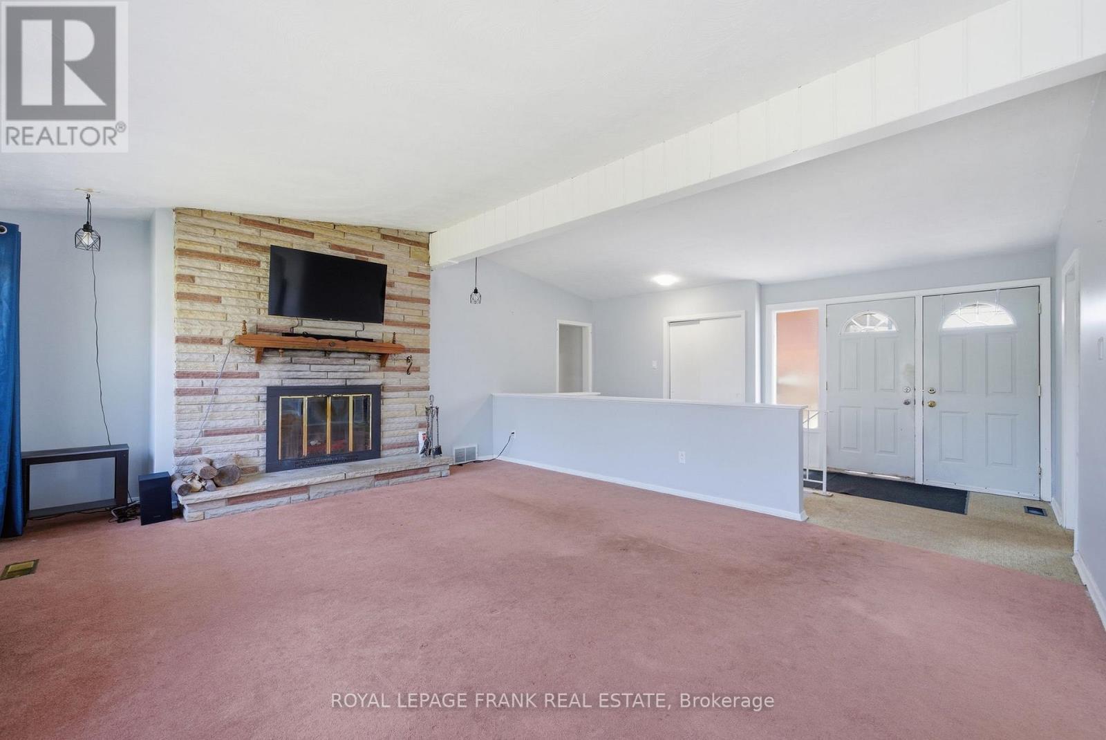 












30 MAPLE CRESCENT

,
Kawartha Lakes (Lindsay),




Ontario
K9V2R7


