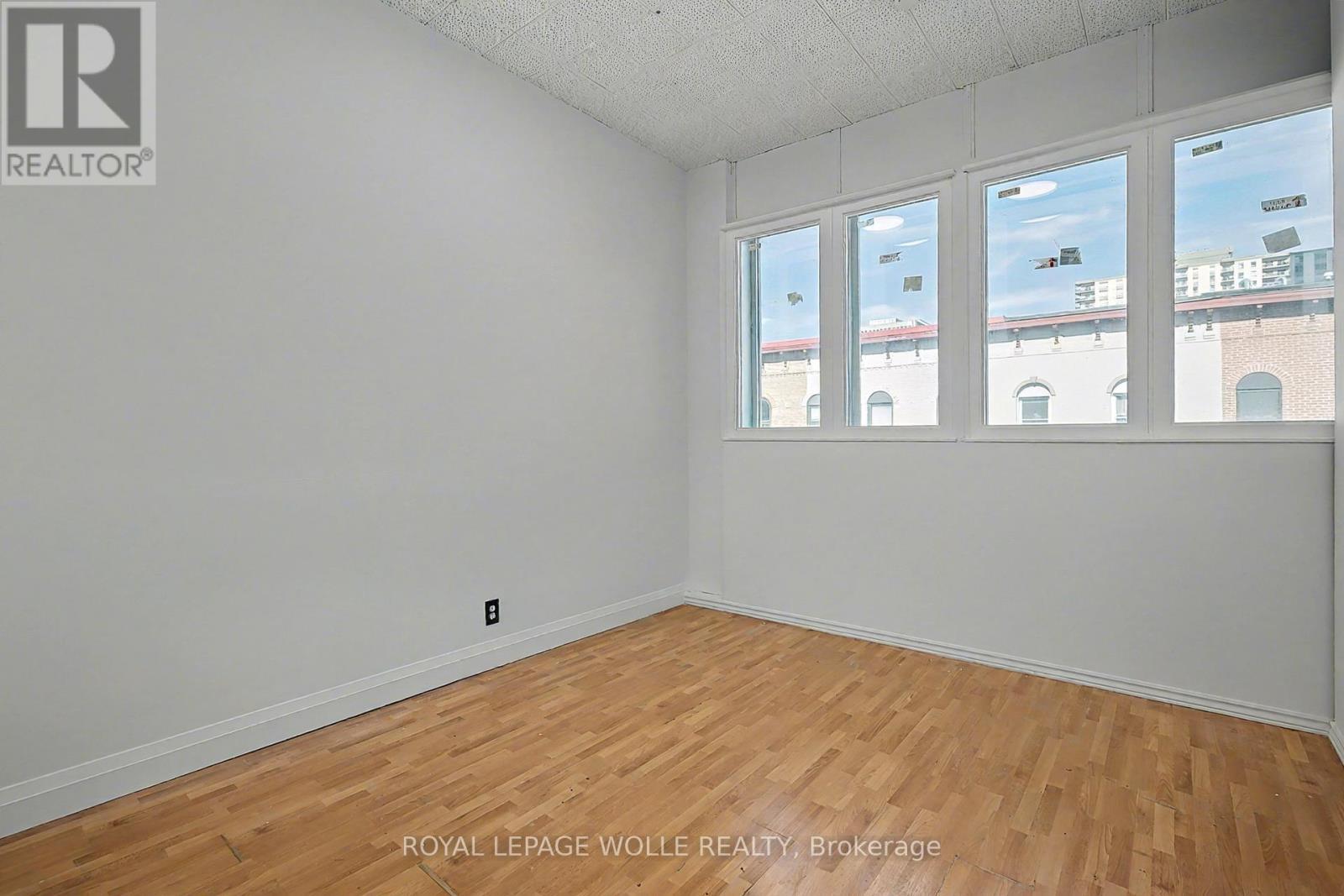 












19 KING STREET E

,
Kitchener,




Ontario
N2G2K4

