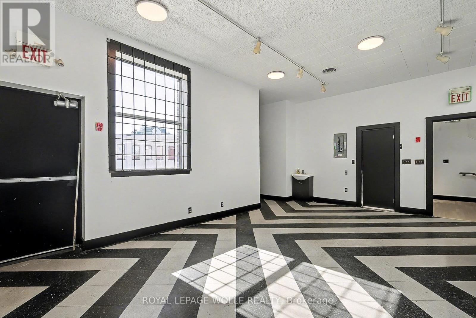 












19 KING STREET E

,
Kitchener,




Ontario
N2G2K4


