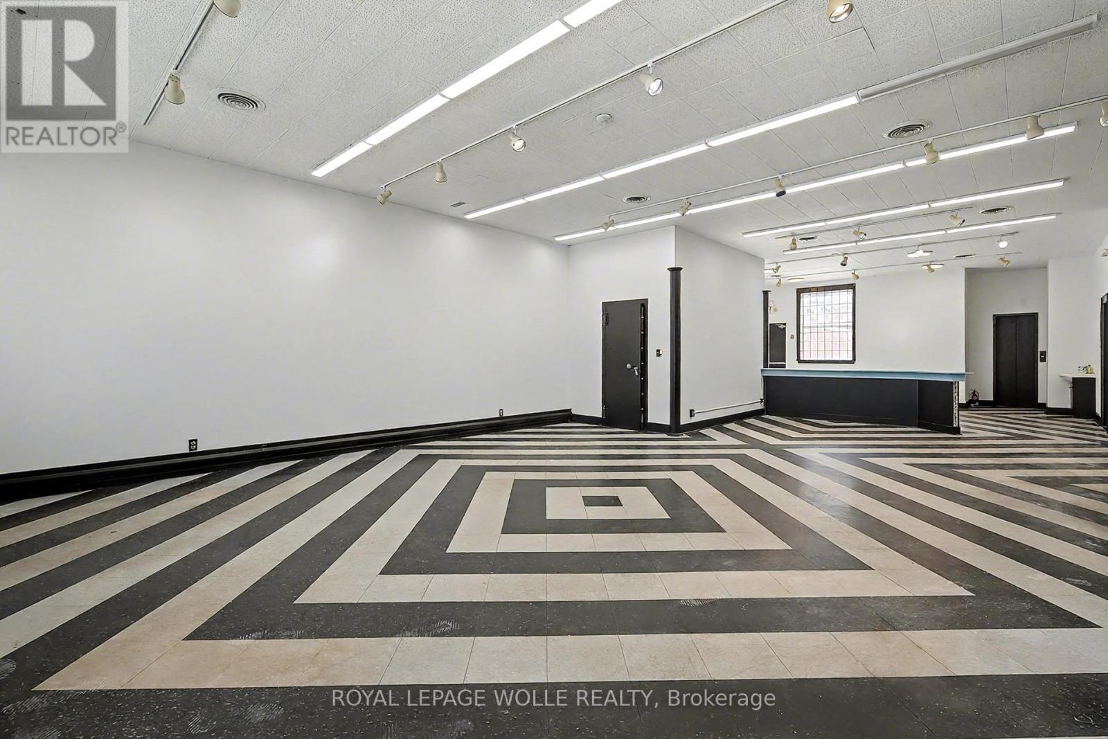 












19 KING STREET E

,
Kitchener,




Ontario
N2G2K4


