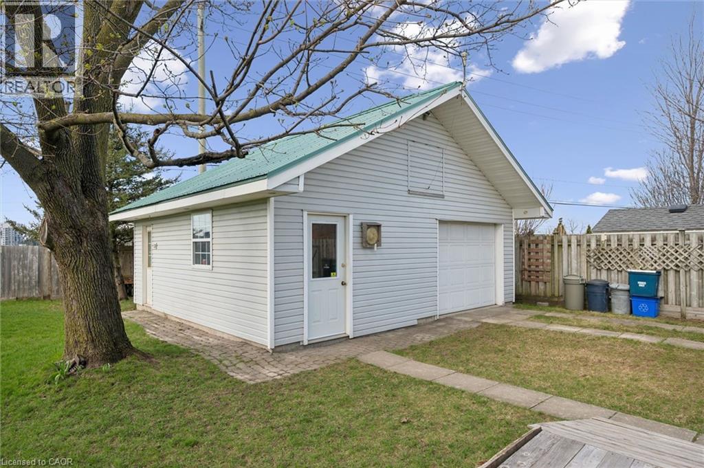 












26 PARKHILL Court

,
Kitchener,




Ontario
N2C2C4


