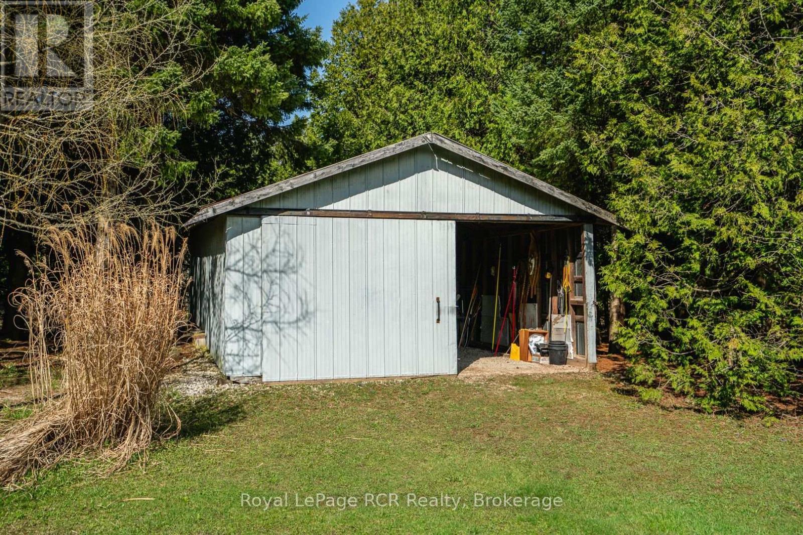 












033105 GREY ROAD 28 ROAD

,
West Grey,




Ontario
N4N3B8

