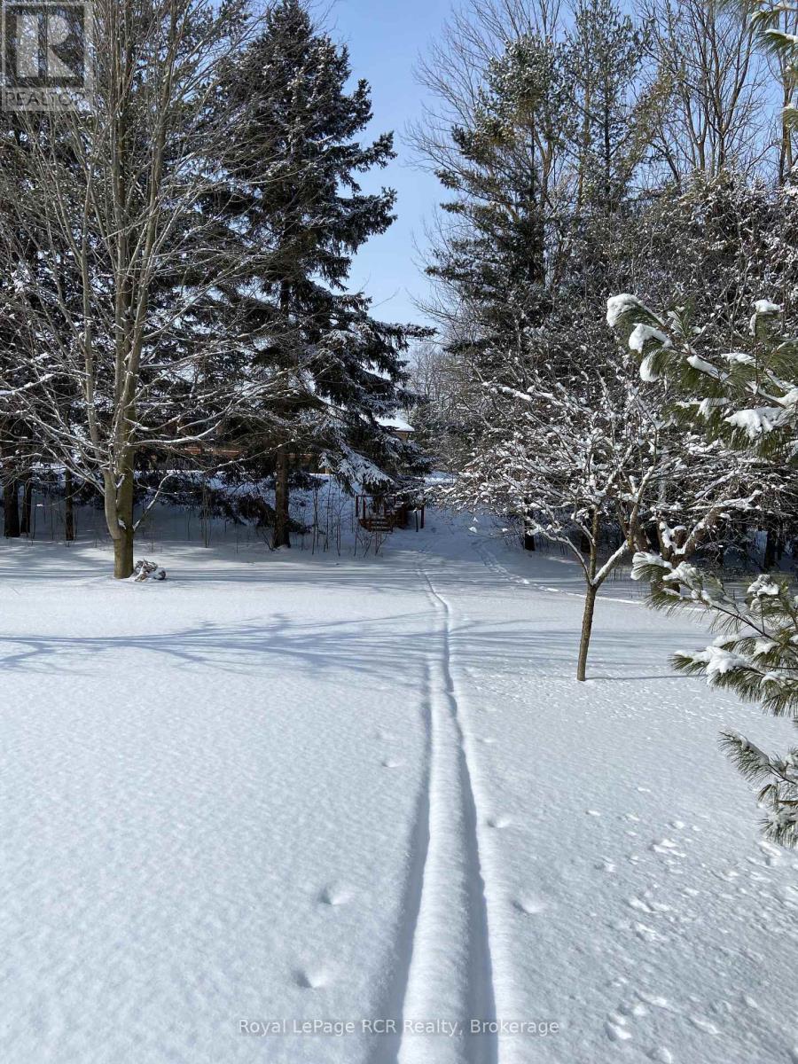 












033105 GREY ROAD 28 ROAD

,
West Grey,




Ontario
N4N3B8


