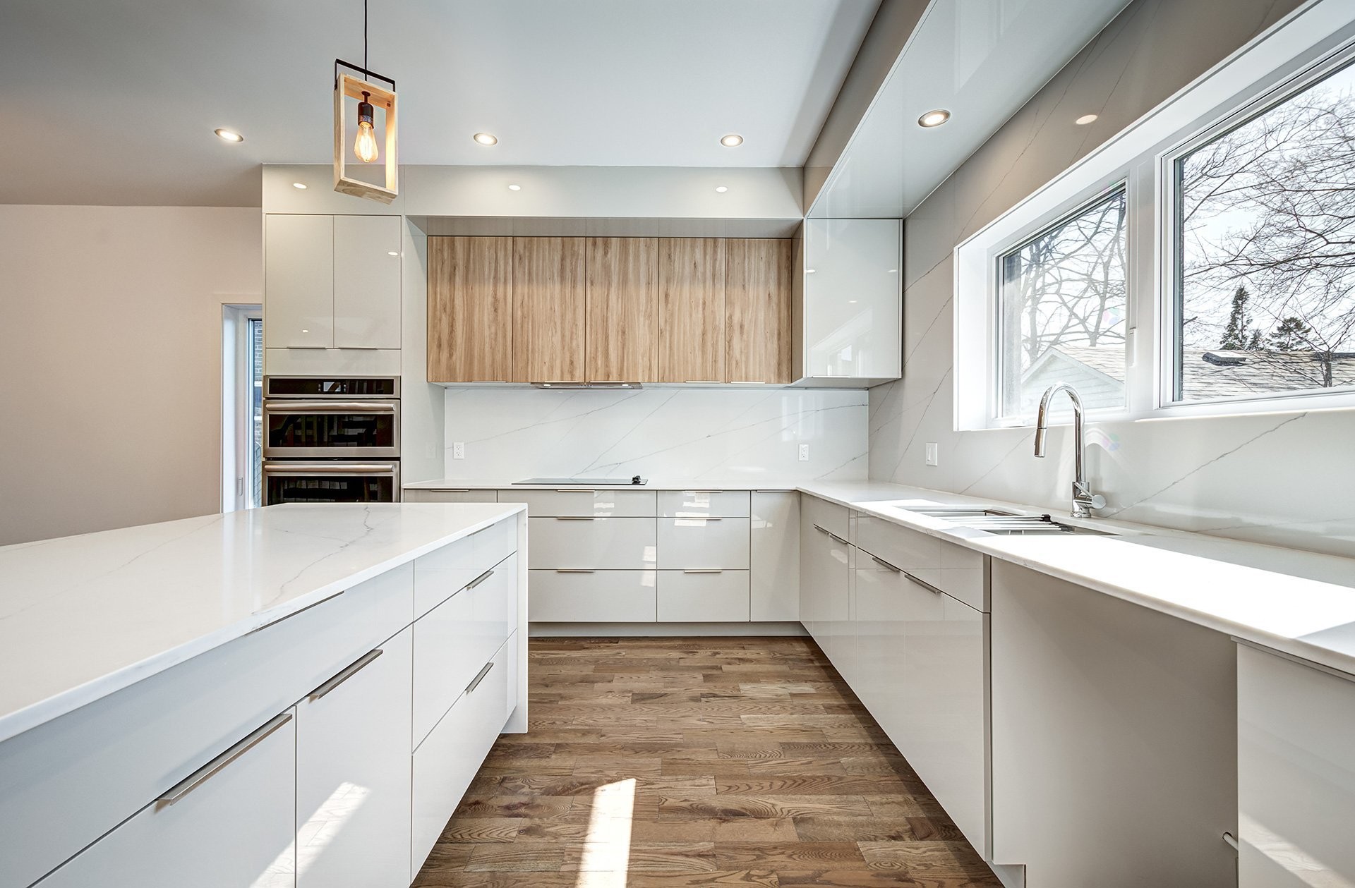 









12


Av. Hillside

,
Pointe-Claire,




QC
H9S5E2

