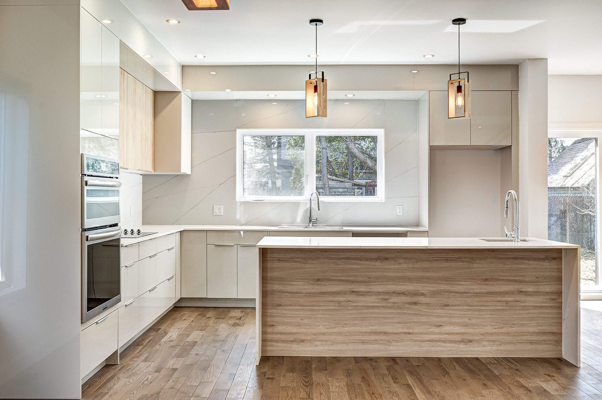 









12


Av. Hillside

,
Pointe-Claire,




QC
H9S5E2

