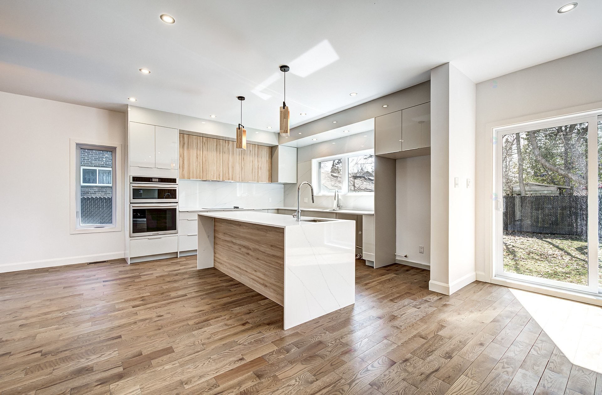 









12


Av. Hillside

,
Pointe-Claire,




QC
H9S5E2

