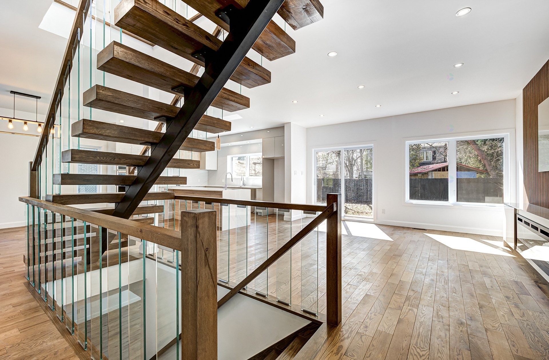 









12


Av. Hillside

,
Pointe-Claire,




QC
H9S5E2

