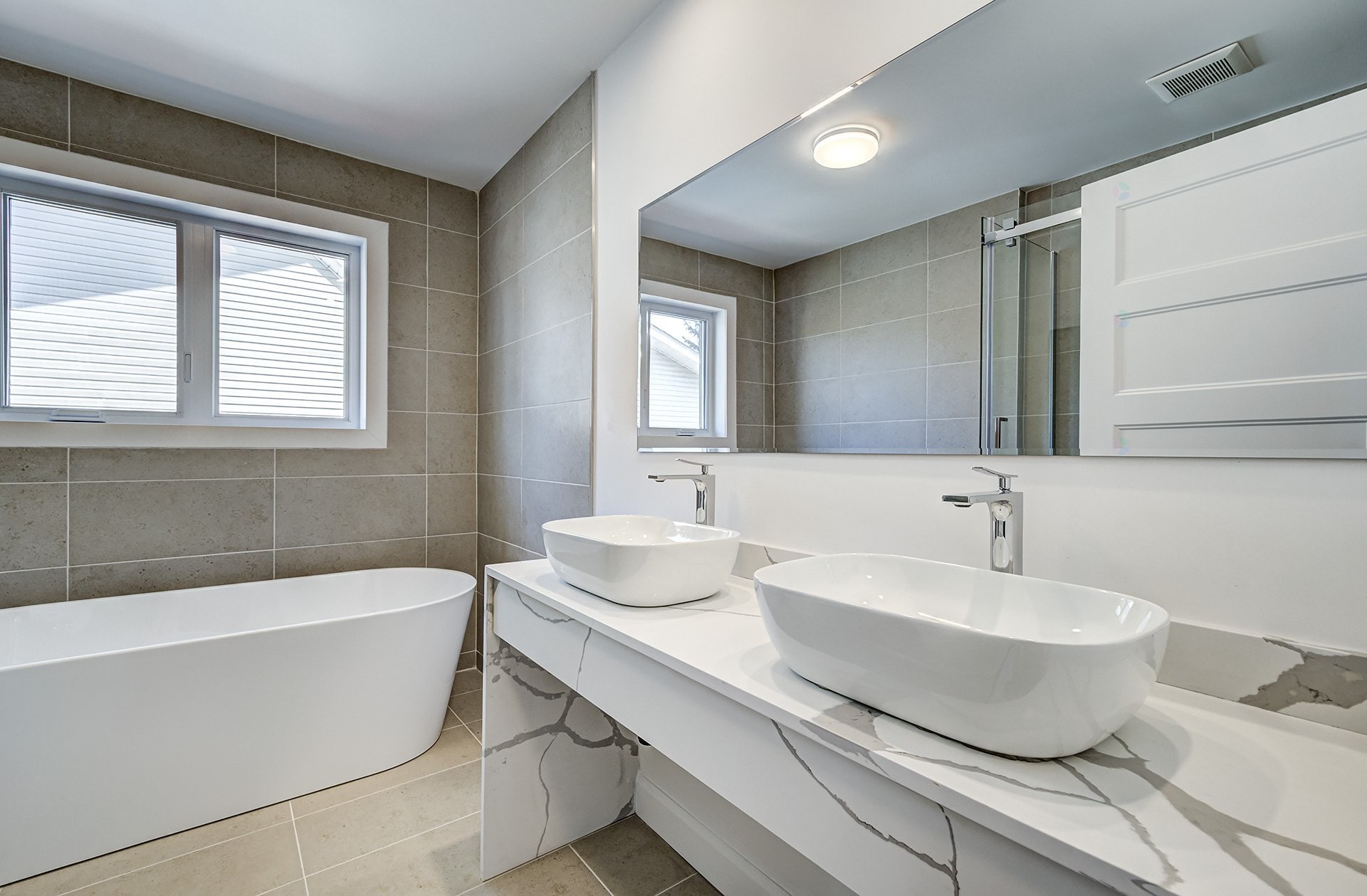 









12


Av. Hillside

,
Pointe-Claire,




QC
H9S5E2

