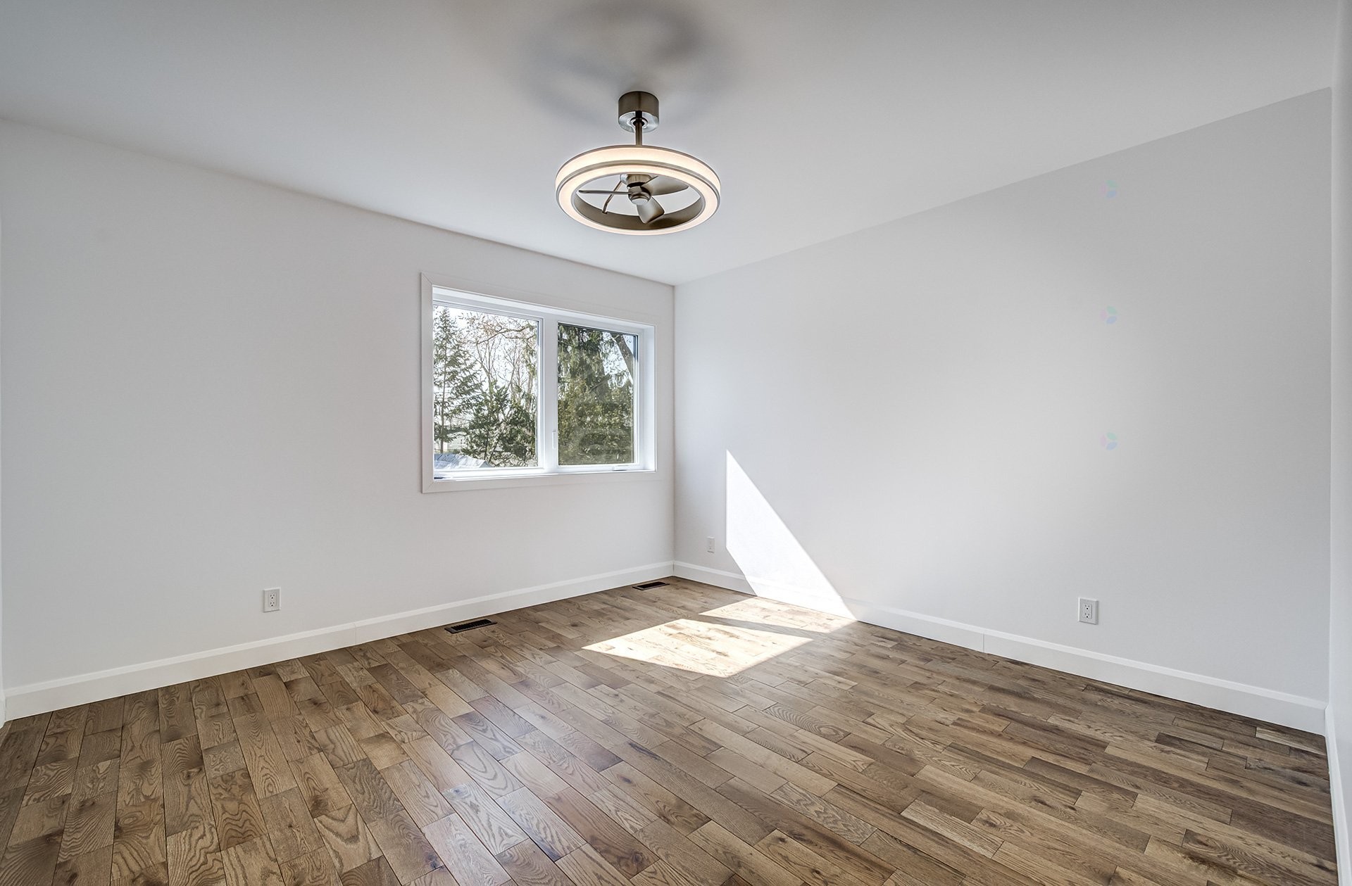 









12


Av. Hillside

,
Pointe-Claire,




QC
H9S5E2

