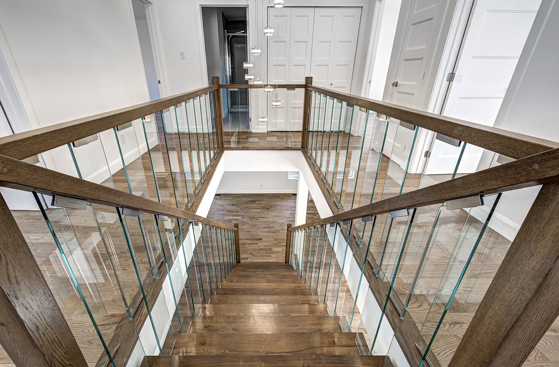 









12


Av. Hillside

,
Pointe-Claire,




QC
H9S5E2

