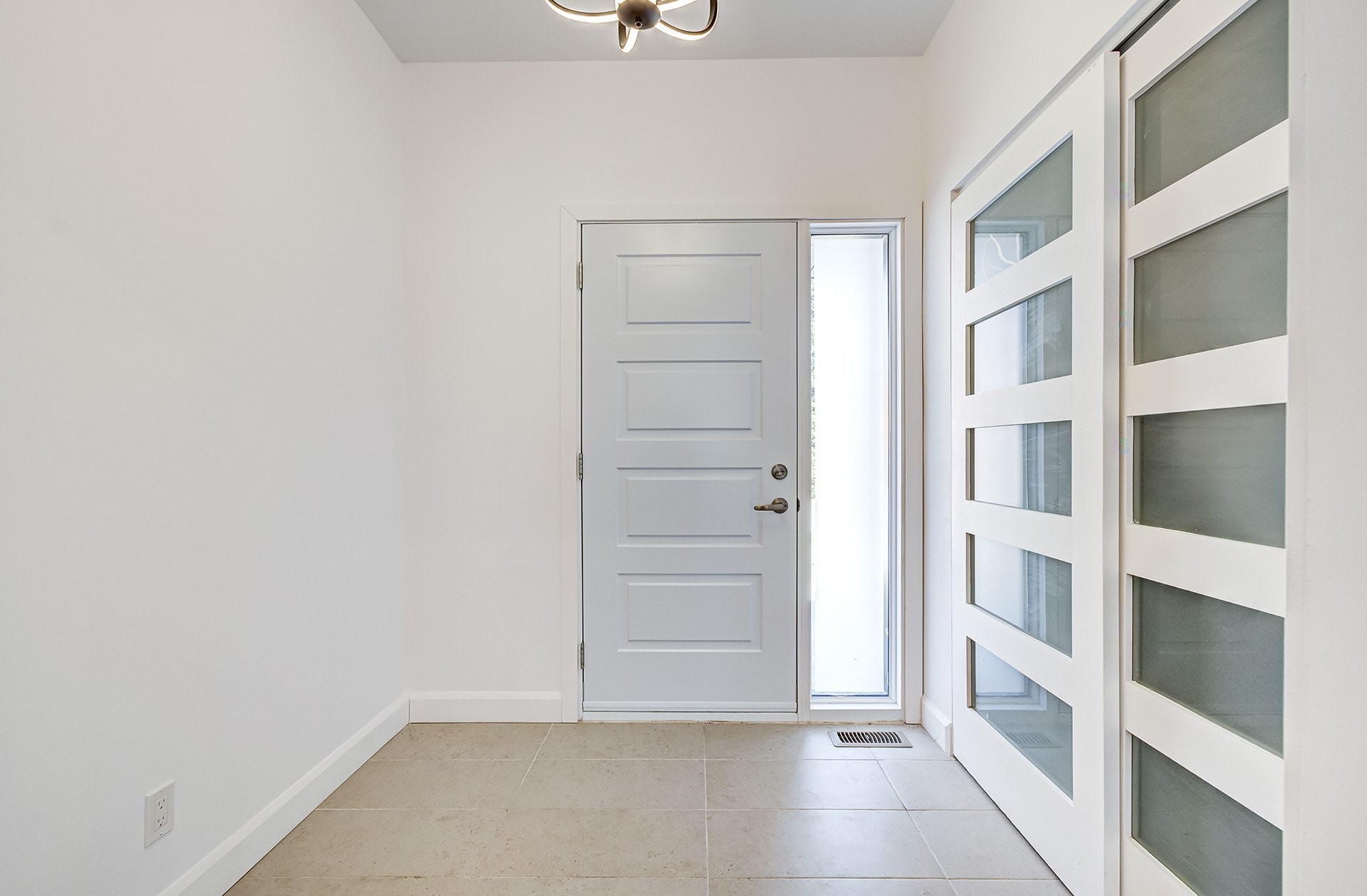 









12


Av. Hillside

,
Pointe-Claire,




QC
H9S5E2

