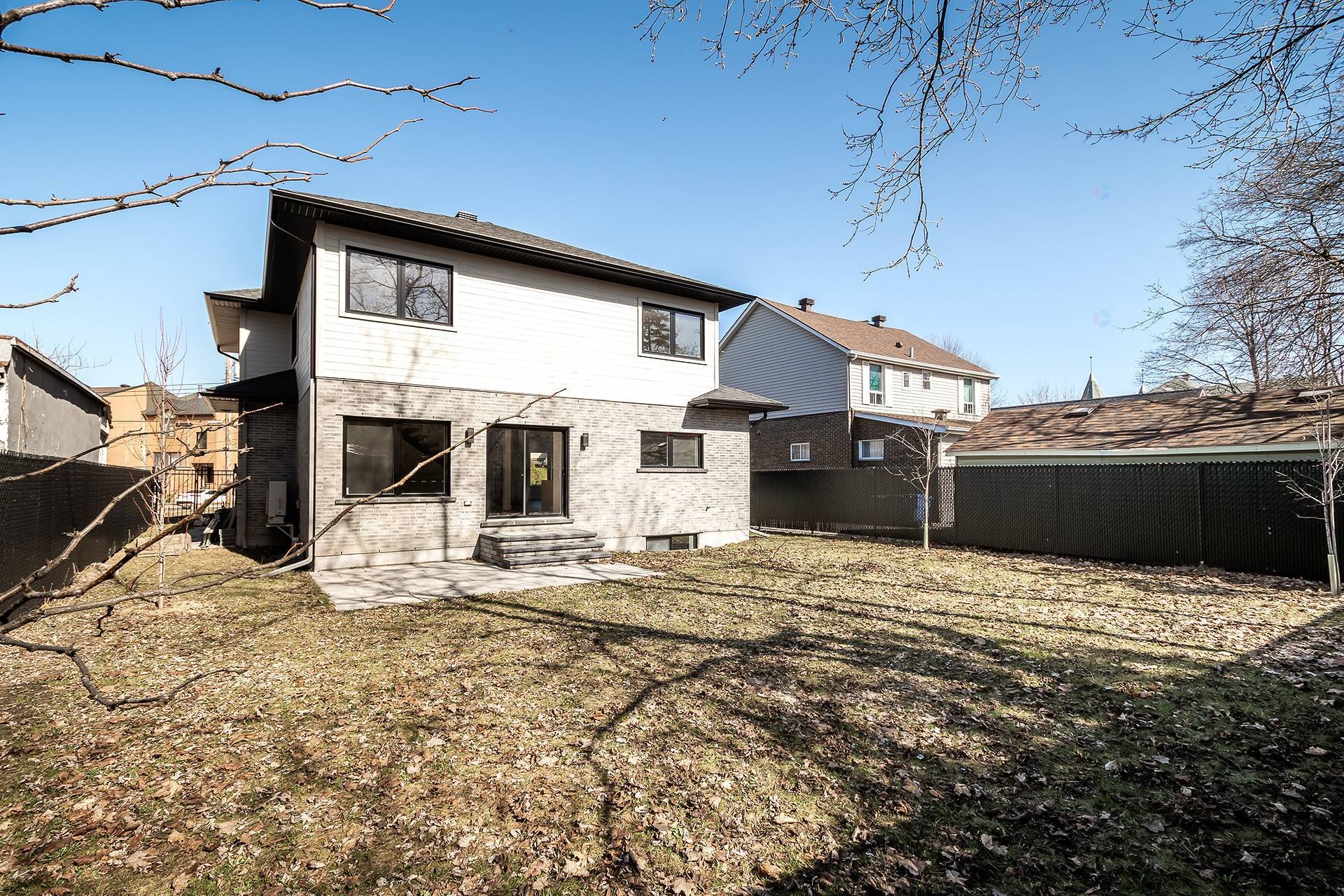 









12


Av. Hillside

,
Pointe-Claire,




QC
H9S5E2

