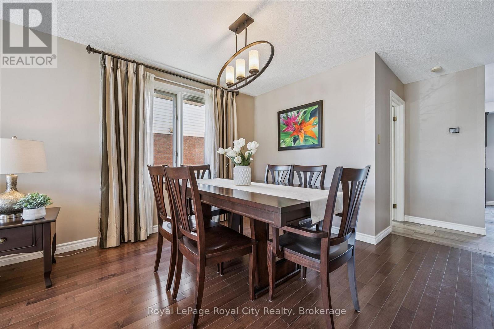 












83 PINNACLE CRESCENT

,
Guelph (Willow West/Sugarbush/West Acres),




Ontario
N1K1P5

