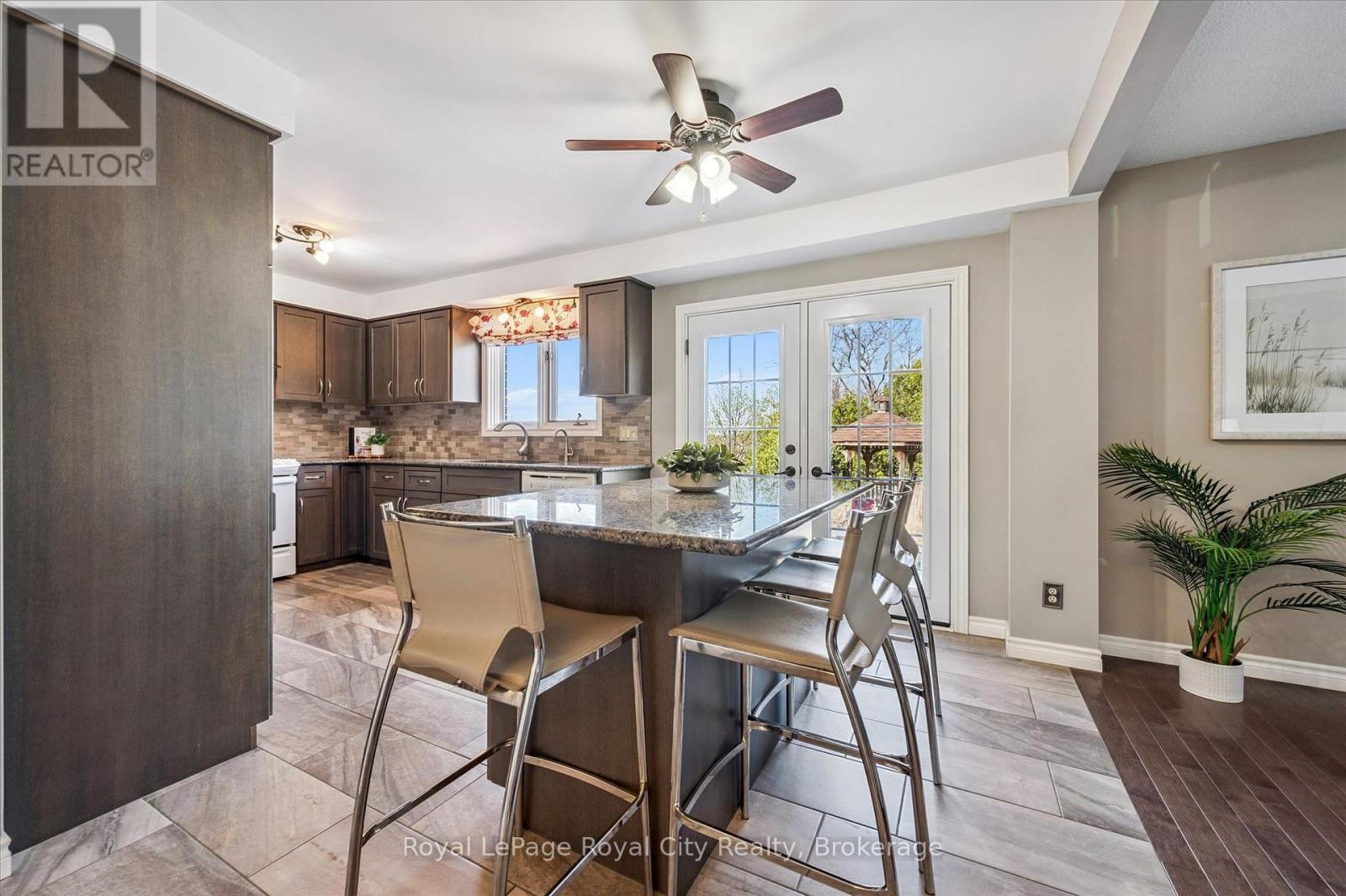 












83 PINNACLE CRESCENT

,
Guelph (Willow West/Sugarbush/West Acres),




Ontario
N1K1P5

