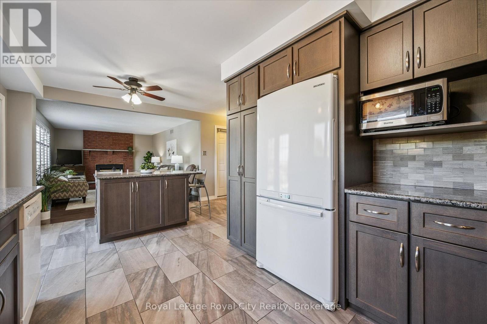 












83 PINNACLE CRESCENT

,
Guelph (Willow West/Sugarbush/West Acres),




Ontario
N1K1P5

