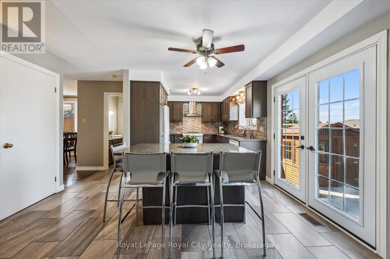 












83 PINNACLE CRESCENT

,
Guelph (Willow West/Sugarbush/West Acres),




Ontario
N1K1P5

