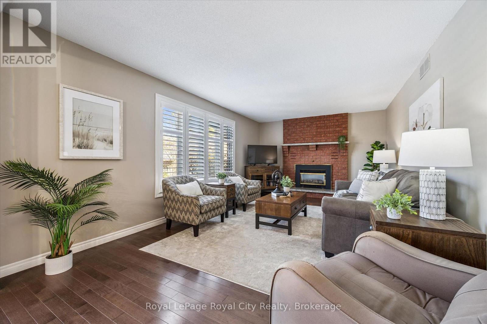 












83 PINNACLE CRESCENT

,
Guelph (Willow West/Sugarbush/West Acres),




Ontario
N1K1P5

