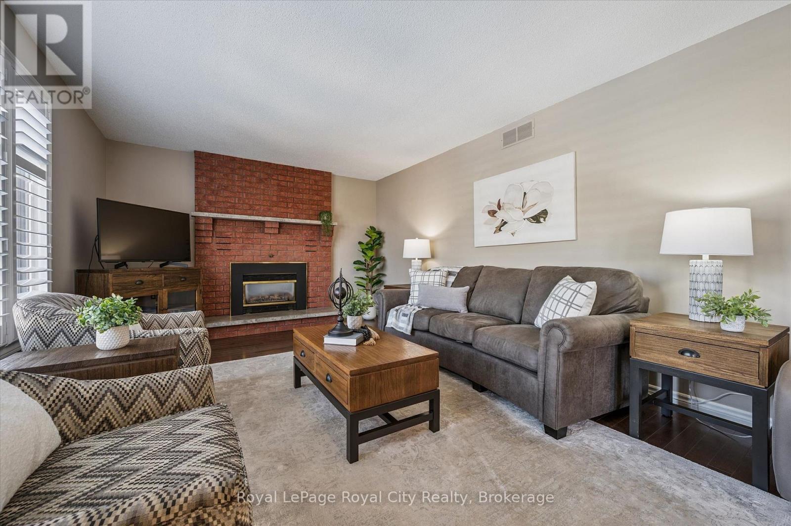 












83 PINNACLE CRESCENT

,
Guelph (Willow West/Sugarbush/West Acres),




Ontario
N1K1P5


