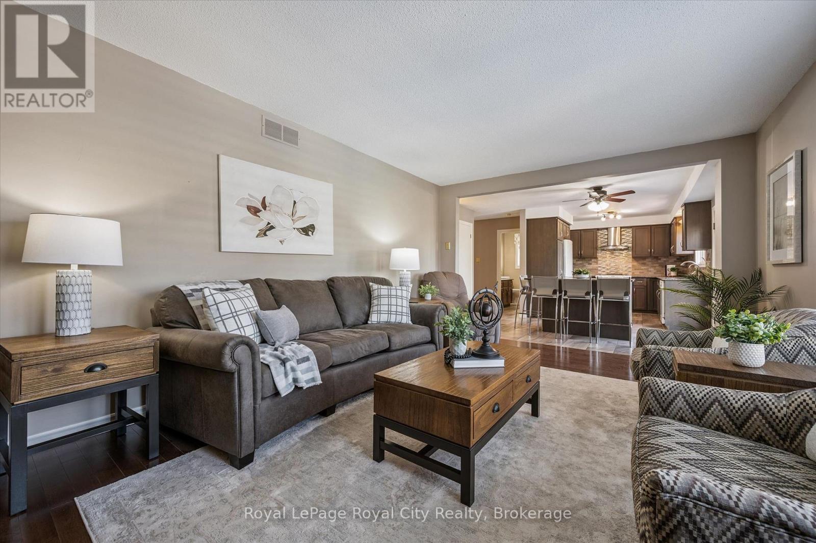 












83 PINNACLE CRESCENT

,
Guelph (Willow West/Sugarbush/West Acres),




Ontario
N1K1P5

