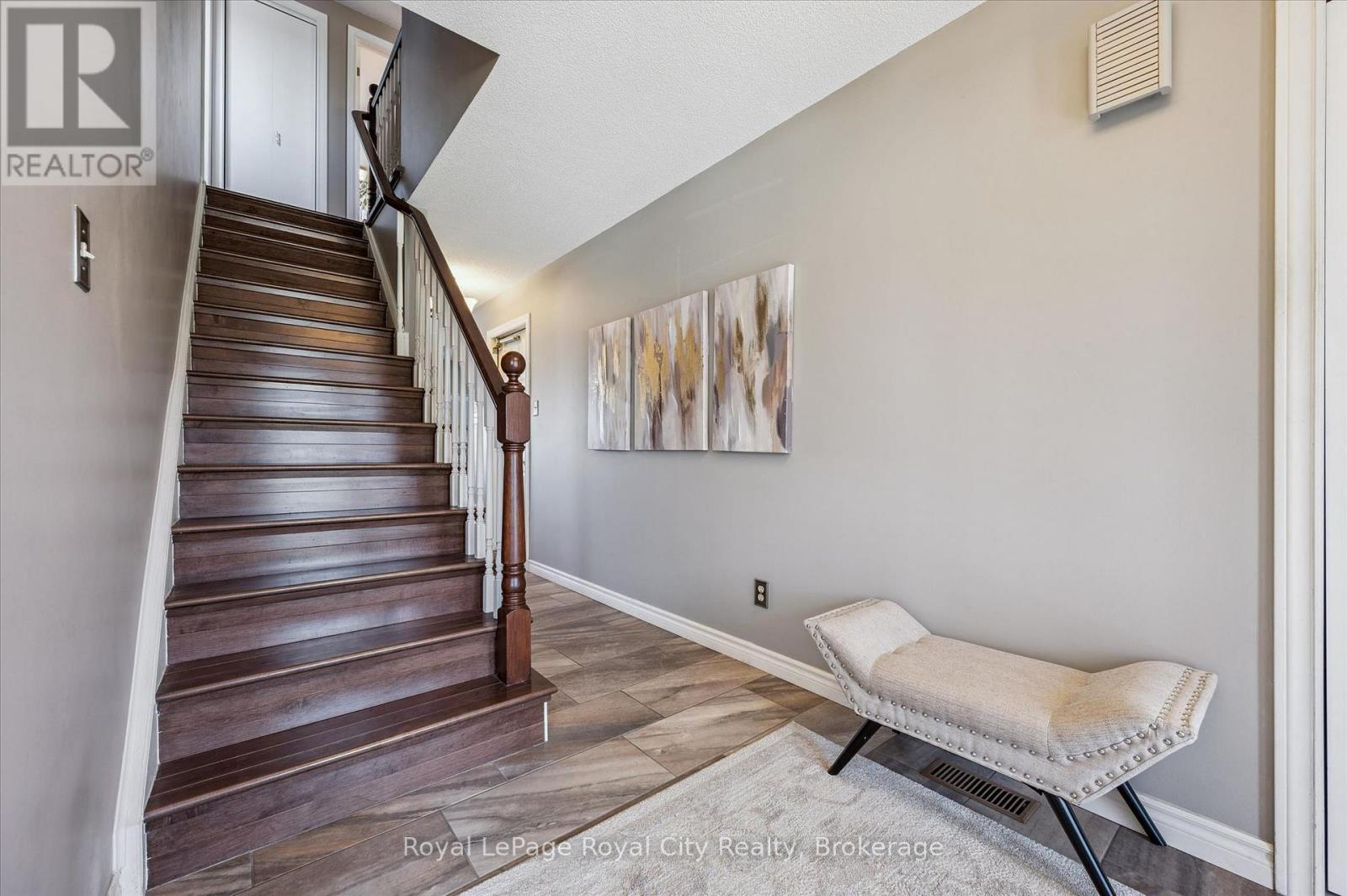 












83 PINNACLE CRESCENT

,
Guelph (Willow West/Sugarbush/West Acres),




Ontario
N1K1P5

