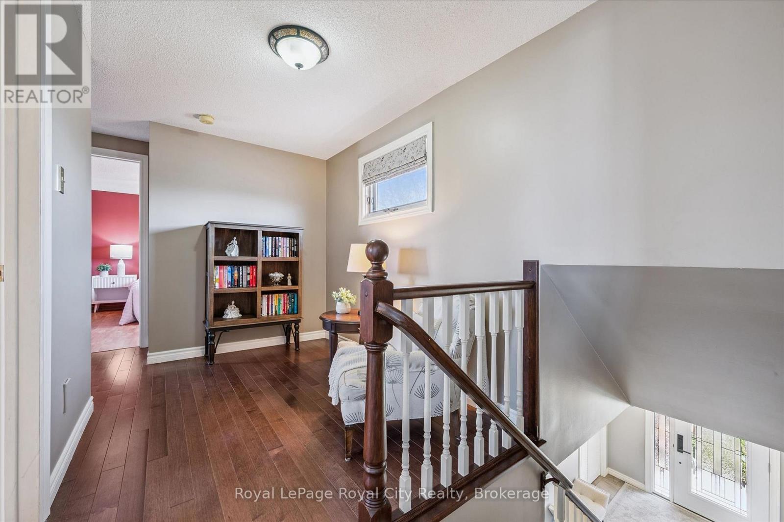 












83 PINNACLE CRESCENT

,
Guelph (Willow West/Sugarbush/West Acres),




Ontario
N1K1P5

