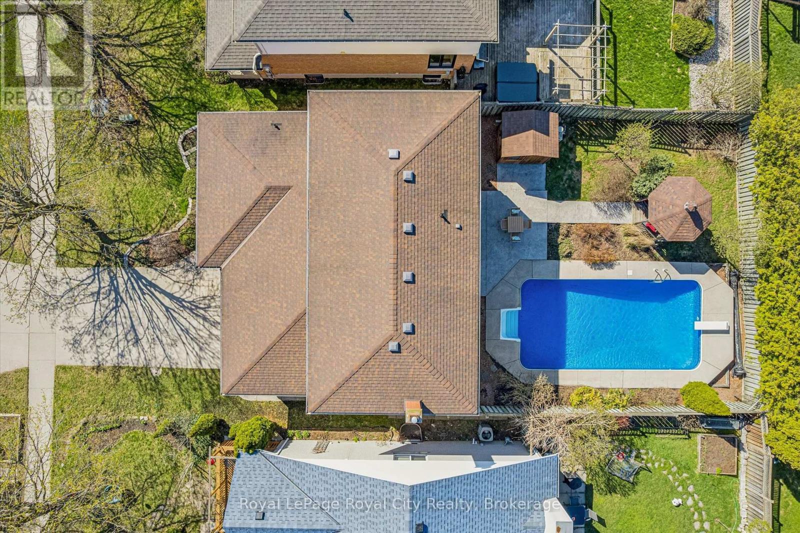












83 PINNACLE CRESCENT

,
Guelph (Willow West/Sugarbush/West Acres),




Ontario
N1K1P5

