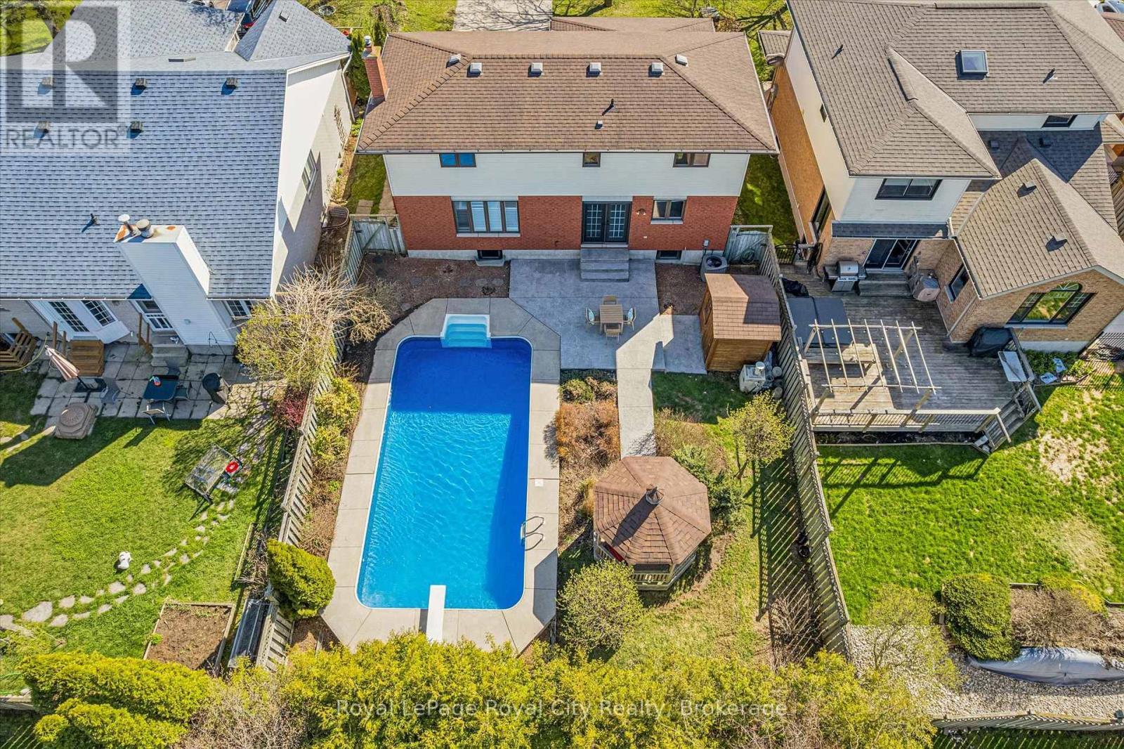 












83 PINNACLE CRESCENT

,
Guelph (Willow West/Sugarbush/West Acres),




Ontario
N1K1P5


