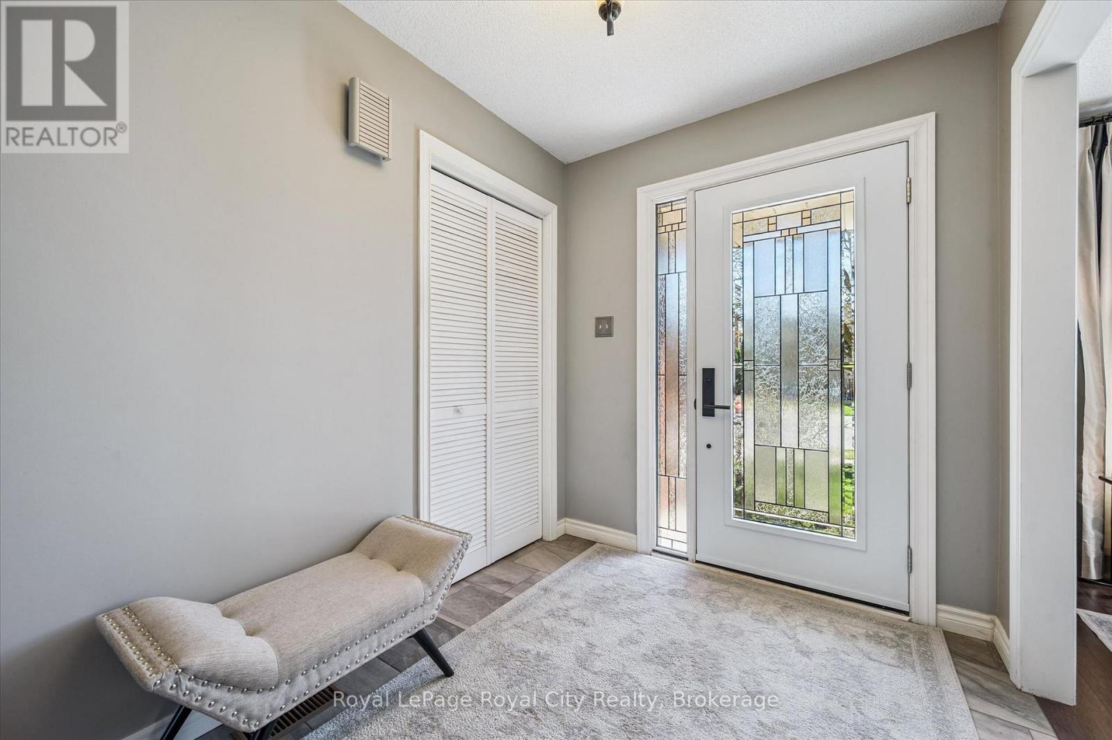 












83 PINNACLE CRESCENT

,
Guelph (Willow West/Sugarbush/West Acres),




Ontario
N1K1P5

