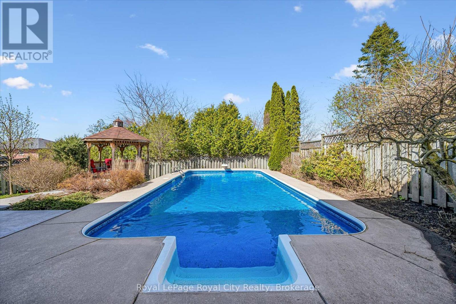 












83 PINNACLE CRESCENT

,
Guelph (Willow West/Sugarbush/West Acres),




Ontario
N1K1P5

