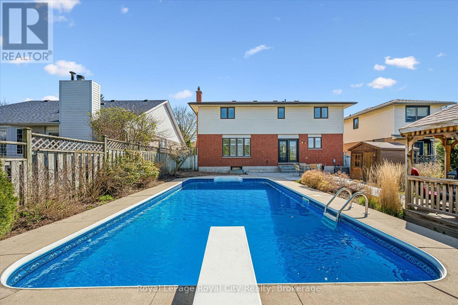 












83 PINNACLE CRESCENT

,
Guelph (Willow West/Sugarbush/West Acres),




Ontario
N1K1P5

