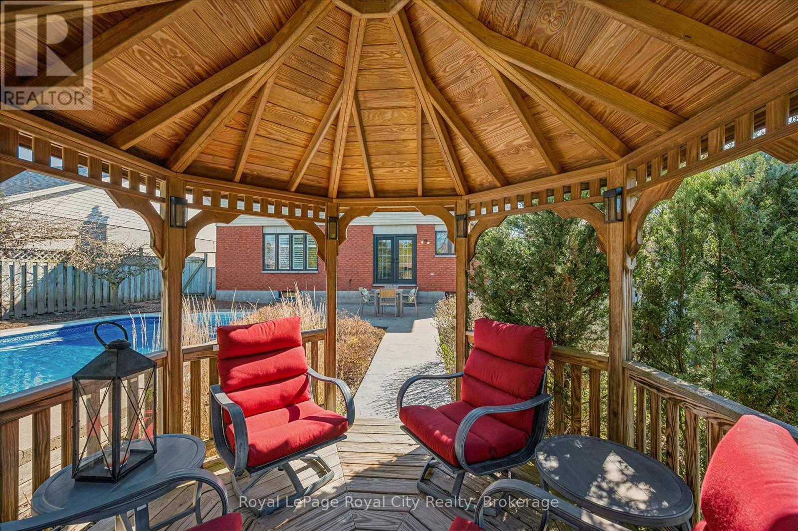 












83 PINNACLE CRESCENT

,
Guelph (Willow West/Sugarbush/West Acres),




Ontario
N1K1P5

