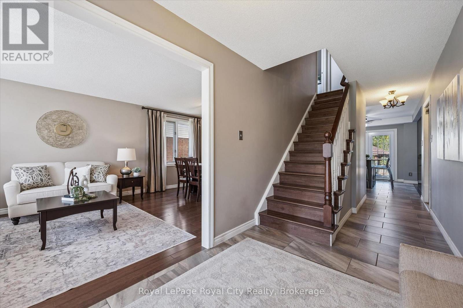 












83 PINNACLE CRESCENT

,
Guelph (Willow West/Sugarbush/West Acres),




Ontario
N1K1P5

