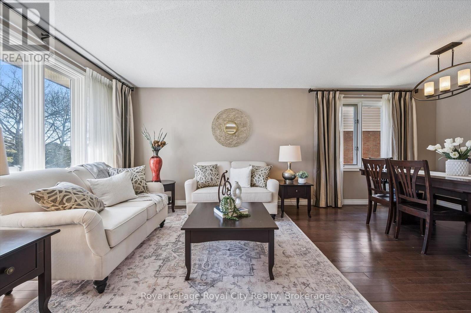 












83 PINNACLE CRESCENT

,
Guelph (Willow West/Sugarbush/West Acres),




Ontario
N1K1P5

