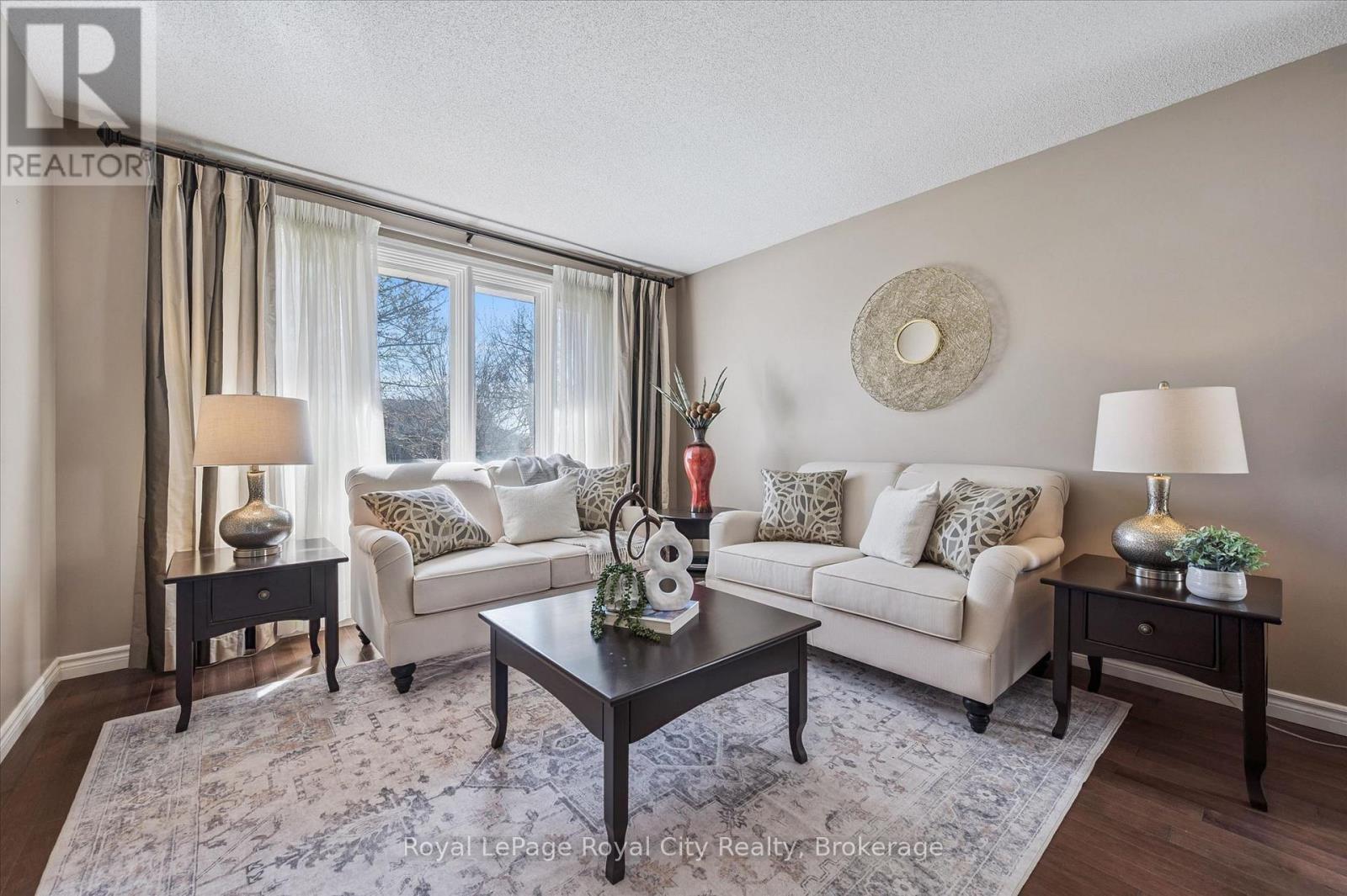 












83 PINNACLE CRESCENT

,
Guelph (Willow West/Sugarbush/West Acres),




Ontario
N1K1P5

