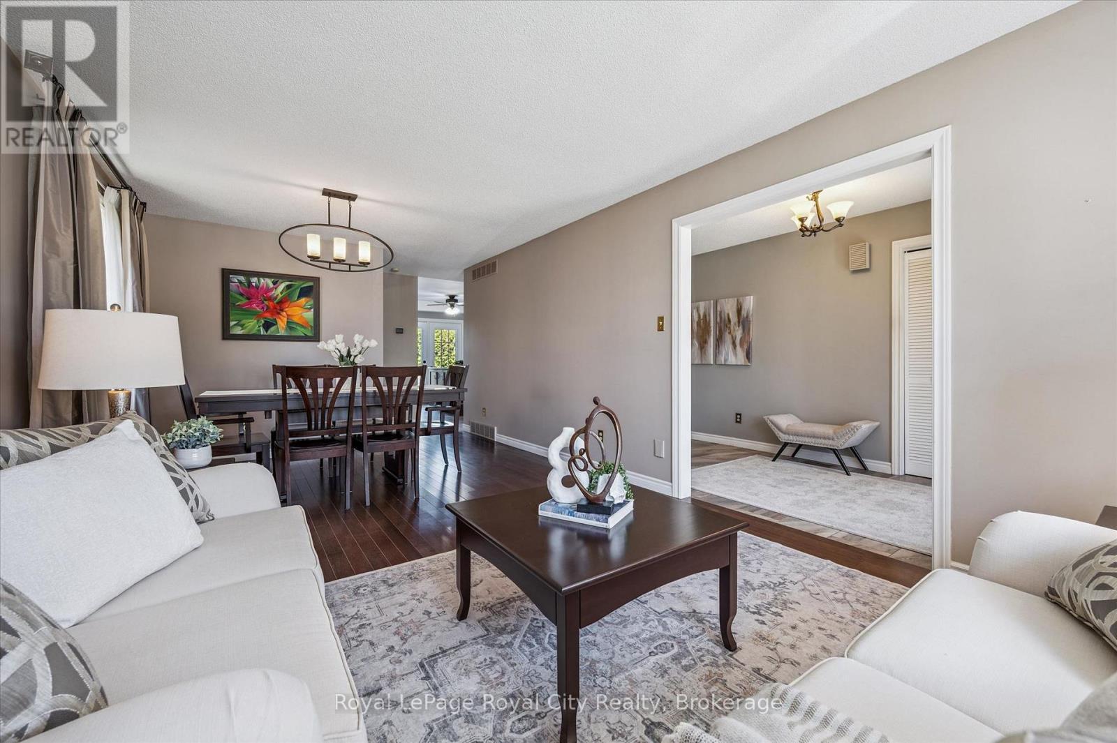 












83 PINNACLE CRESCENT

,
Guelph (Willow West/Sugarbush/West Acres),




Ontario
N1K1P5

