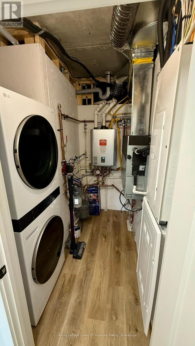 












203 - 11 TREE TOPS LANE

,
Huntsville (Chaffey),




Ontario
P1H0B8

